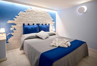 Al Chiaro di Luna allows 18 year olds to book a room