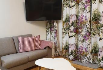 Kaunis valoisa 4. krs pikkukaksio Vantaa Koivukyl   has Balcony rooms