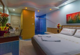 Motel Porto dos Casais allows 18 year olds to book a room