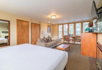 Blue Door Inn has Balcony rooms