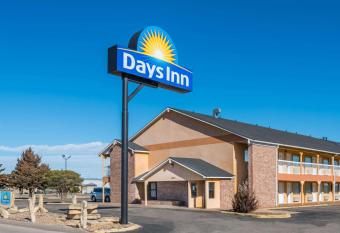 Days Inn by Wyndham Russell has Smoking rooms