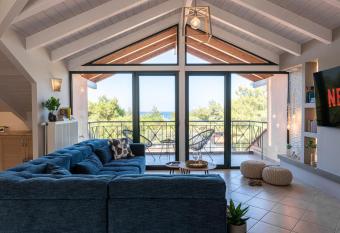 Gregory   s Loft has Balcony rooms