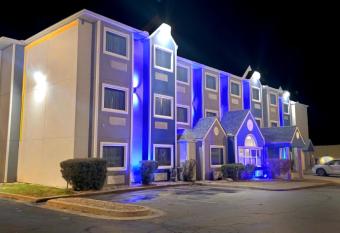 Microtel Inn & Suites by Wyndham Tulsa / Catoosa Route 66 allows 18 year olds to book a room