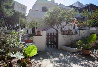 Albergo LA PINETA allows 18 year olds to book a room