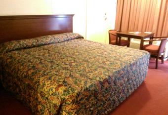 Candlewick Inn and Suites allows 18 year olds to book a room