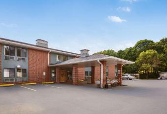 Quality Inn allows 18 year olds to book a room