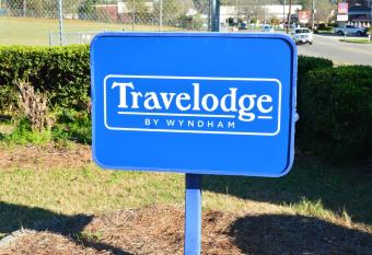 Travelodge by Wyndham Montgomery East has Smoking rooms