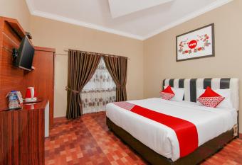 OYO 799 Hotel Dieng allows 18 year olds to book a room
