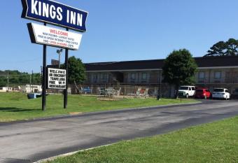 Kings Inn has Smoking rooms
