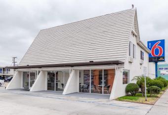 Motel 6 Long Beach International City has Smoking rooms