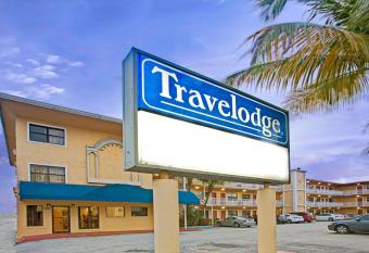 Travelodge by Wyndham Fort Lauderdale has Smoking rooms