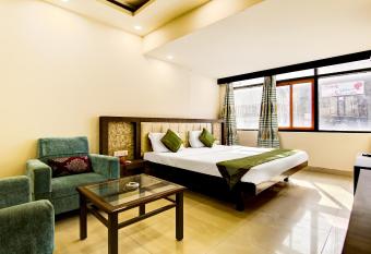 Itsy Hotels Solitaire has Smoking rooms