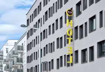 B&B Hotel Wien-Hbf allows 18 year olds to book a room