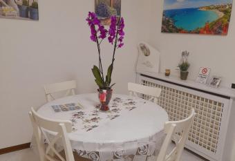 LA TERRAZZA DI BASILIO allows 18 year olds to book a room