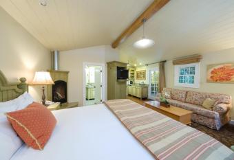 The Cottages of Napa Valley allows 18 year olds to book a room