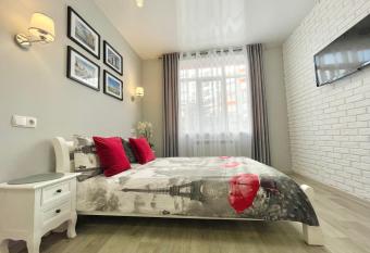 Apartment Studio PARIS 2 allows 18 year olds to book a room