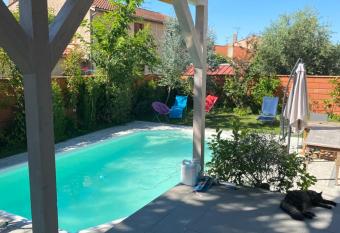 CUGNAUX Toulouse Metropole OUEST Chambre Priv  e de Luxe - SDB WC priv  e Terrasse Piscine Aqua Bike allows 18 year olds to book a room