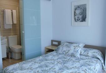 PENSION OVIEDO allows 18 year olds to book a room