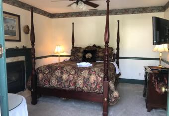 Parsonage Inn Bed and Breakfast has Balcony rooms