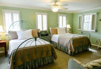 Green Tree Inn has Balcony rooms