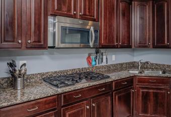 Great Location with 2 King beds 2 queen beds has Balcony rooms