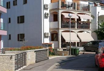 Apartments with WiFi Vrsar, Porec - 17473 has Balcony rooms