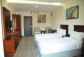 STAY BAY SERVICE APARTMENTS has Balcony rooms