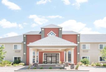 Howard Johnson by Wyndham Oacoma Hotel & Suites allows 18 year olds to book a room