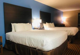 Boarders Inn & Suites by Cobblestone Hotels Columbus allows 18 year olds to book a room
