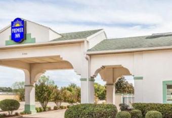 Premier Inn Palestine has Smoking rooms