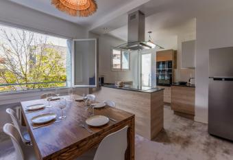 Appartement 2 chambres au coeur d Annecy avec terrasse has Balcony rooms