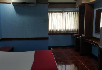 West Wing Mansion has rooms with a private hot tub