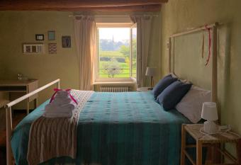 A casa di Hugo allows 18 year olds to book a room