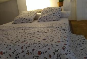 Estudio  allows 18 year olds to book a room