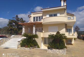 VILLA ALKMINI NEAR THE AIRPORT has Balcony rooms