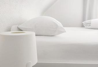 Klimatisiertes Ferienhaus am Bauleuteweg 25 allows 18 year olds to book a room