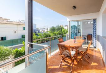 Syrenah has Balcony rooms