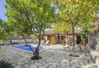 Ca n Doi has Balcony rooms