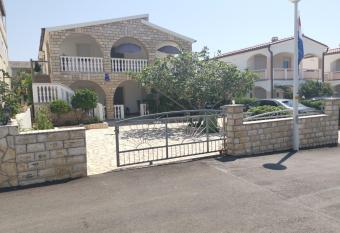 Apartman Tunja has Balcony rooms