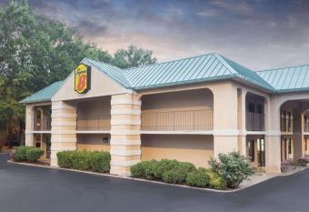 Super 8 by Wyndham Decatur/Lithonia/Atl Area has Smoking rooms