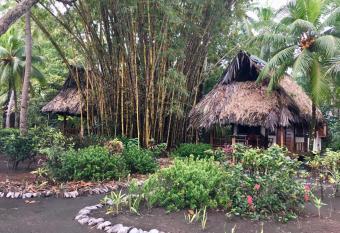 Cabinas Los Cocos has Balcony rooms