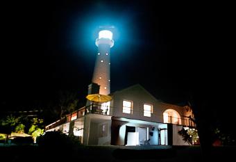 AMOuR AMOUR allows 18 year olds to book a room