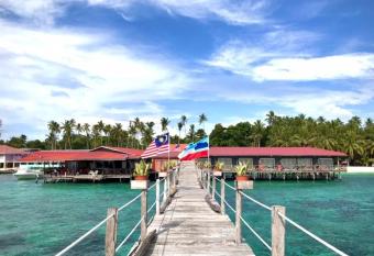 Mabul Backpackers has Balcony rooms