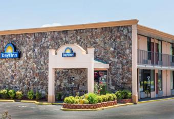 Days Inn by Wyndham Martin has Smoking rooms