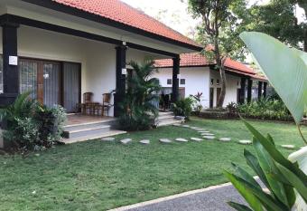 villa pulu uluwatu bali allows 18 year olds to book a room