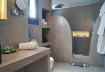 Santo Castello has rooms with a private hot tub