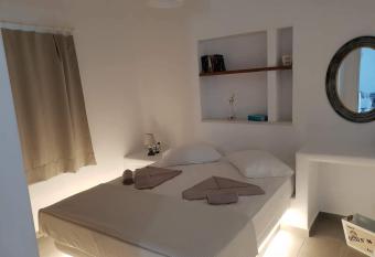 SAND & WAVES HOUSE has Balcony rooms