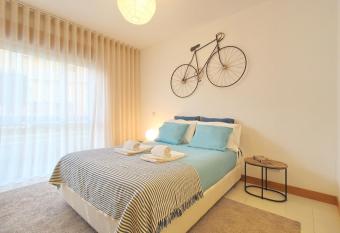 Apartamento P  teo da Esta    o allows 18 year olds to book a room