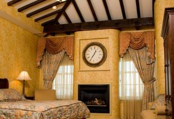 Penn's View Hotel Philadelphia has rooms with a private hot tub