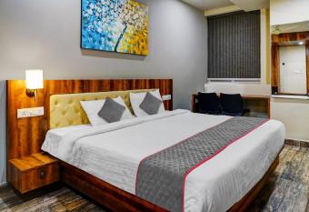 Townhouse 1199 Hotel Dev s Inn by CJ allows 18 year olds to book a room